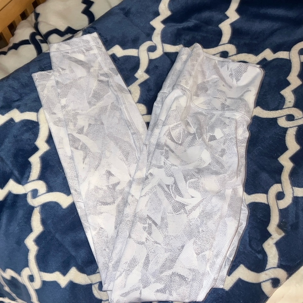 Lululemon leggings BRAND NEW never worn size 6